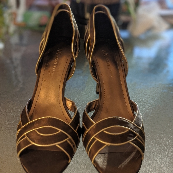 AK bronze and gold peep toe pumps- 8M NWT - Picture 2 of 7